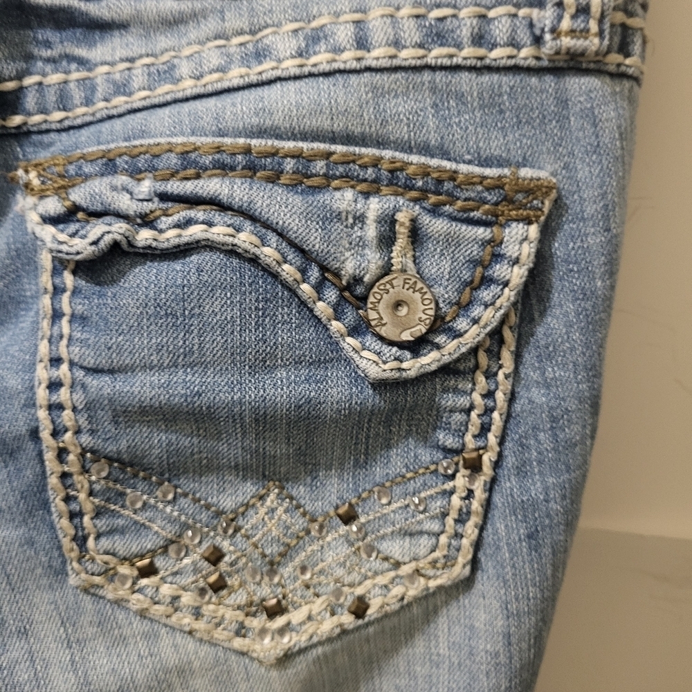 Almost Famous Y2K Capri ,Cuff, Distressed Jeans, Size 7 - Picture 6 of 13
